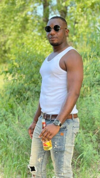  ,   Victor, 32 ,   ,   