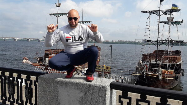  ,   Artem, 40 ,   ,   , c 