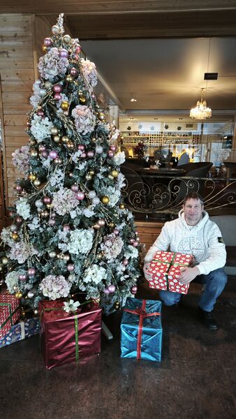  ,   Viktor, 41 ,   ,   