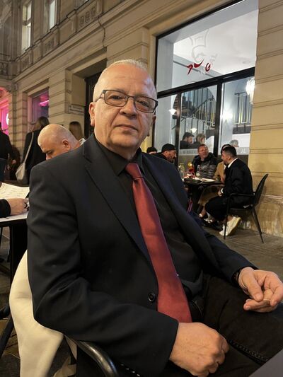  ,   Wadim, 57 ,   ,   