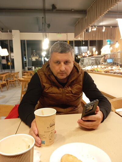  ,   Viktor, 39 ,   ,   