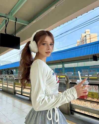  ,   Leoanna, 18 ,   ,   