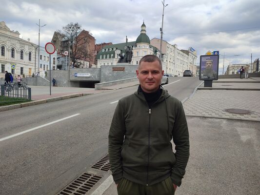 ,   Viktor, 39 ,   ,   