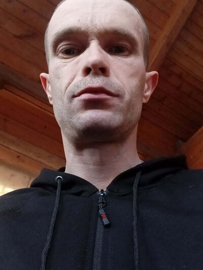  ,   Andrej, 33 ,   c 