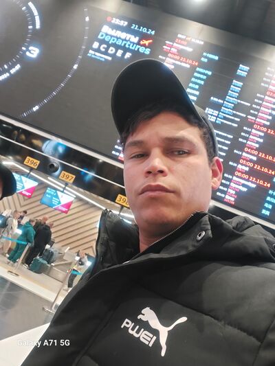  ,   Leo, 32 ,   c 