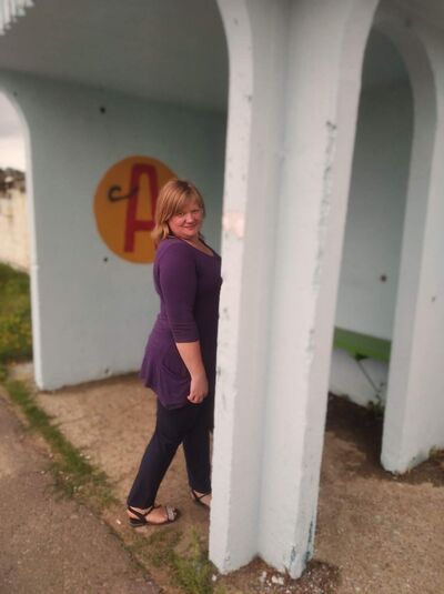  ,   Elena, 35 ,   c 