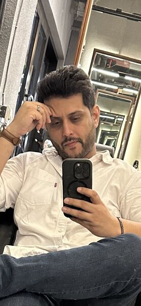  Connaught Place,   Sumit, 38 ,     , c 