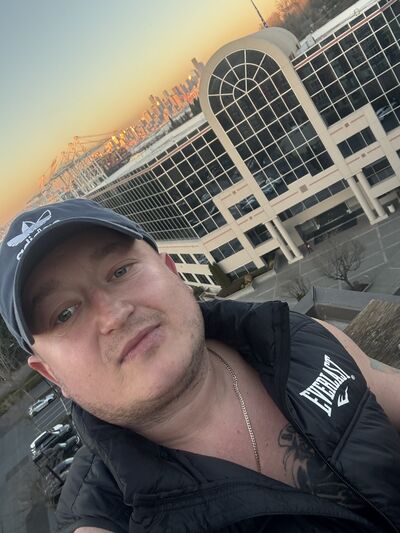  ,   Nikos, 32 ,   ,   