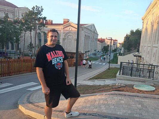  ,   Valentin, 35 ,   ,   