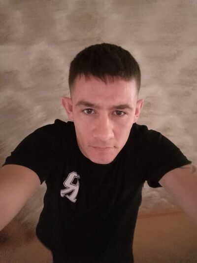 --,   Dominik, 33 ,   ,   
