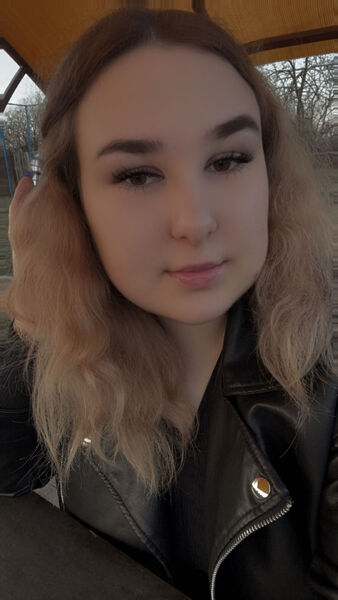  ,   Daria, 18 ,   c 