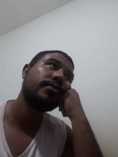  --,   Caique, 25 ,   ,   , c 