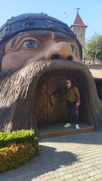  ,   Eduard, 46 ,   ,   