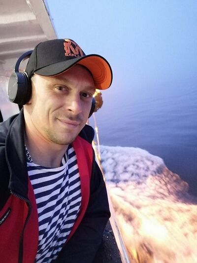  ,   Maxim, 38 ,   ,   , c , 