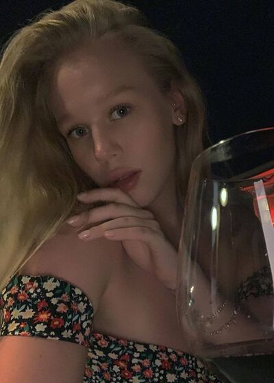  ,   Julia, 27 ,   ,   
