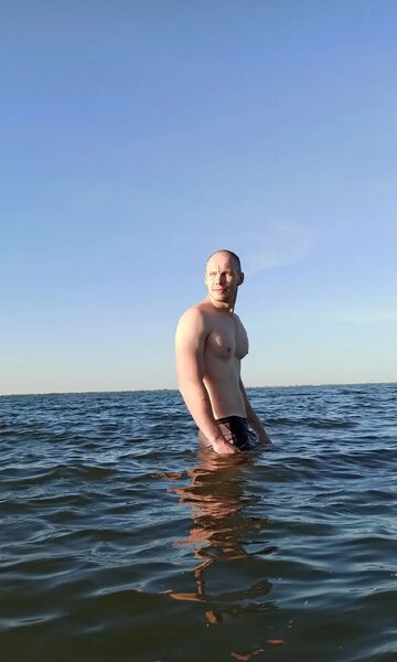 ,   Maxim, 34 ,   ,   , c 
