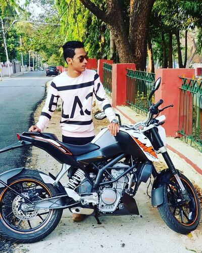   ,   Younes, 25 ,   ,   , c 