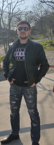  ,   Viktor, 39 ,   c 