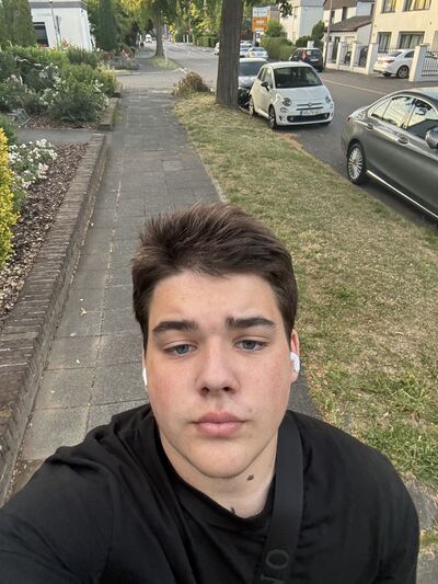  Krefeld,   , 18 ,   