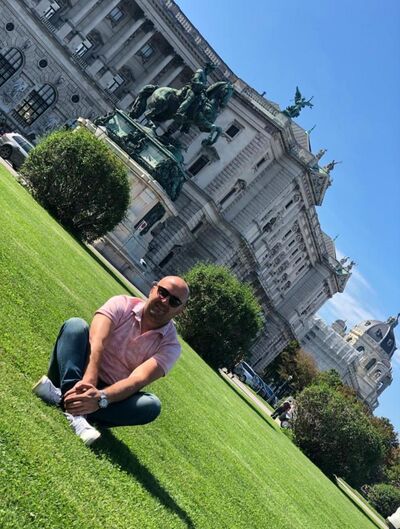  ,   Artur, 42 ,     , c 