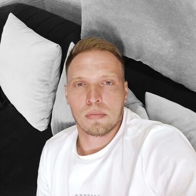  ,   Russel, 37 ,  