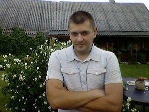  12882005  Andrej, 42 ,    
