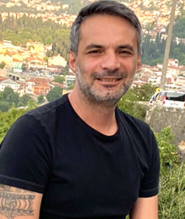  ,   Hakan, 26 ,   ,   