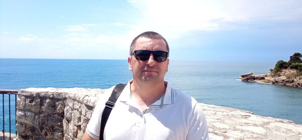  ,   Viktor, 49 ,   ,   