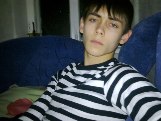  ,   Artur, 32 ,   ,   , c 