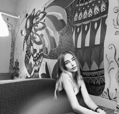  ,   Lady, 25 ,   ,   , c 