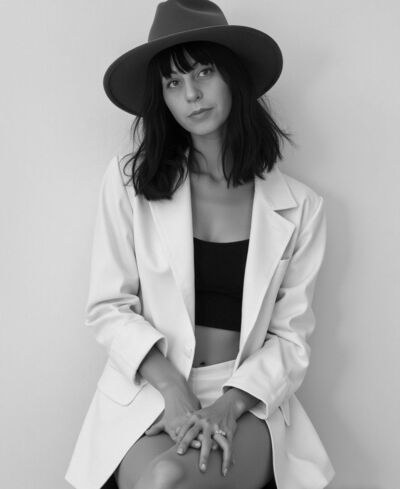 ,   Inna, 43 ,   ,   , c 