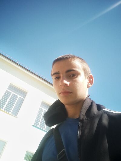  ,   Viktor, 19 ,   ,   
