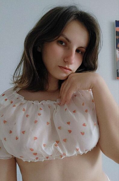  ,   Evelin, 19 ,   ,   