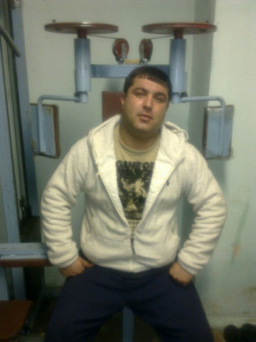  9339295  Jamik , 42 ,    