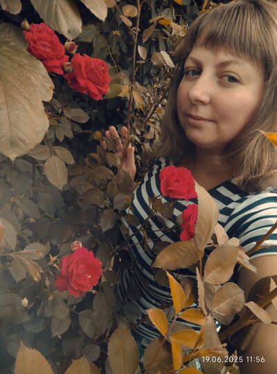  ,   Julia, 32 ,   ,   