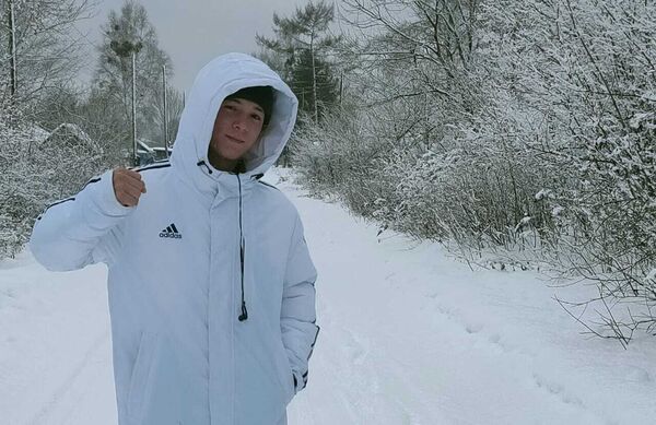  ,   Valek, 22 ,  