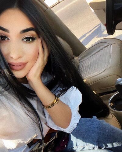  ,   Lola, 27 ,   ,   