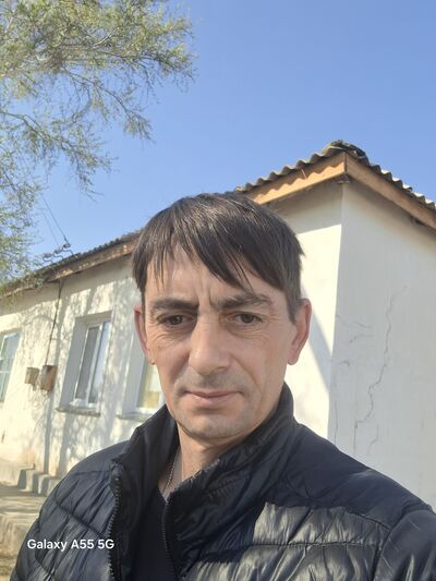  ,   Nik, 46 ,   ,   