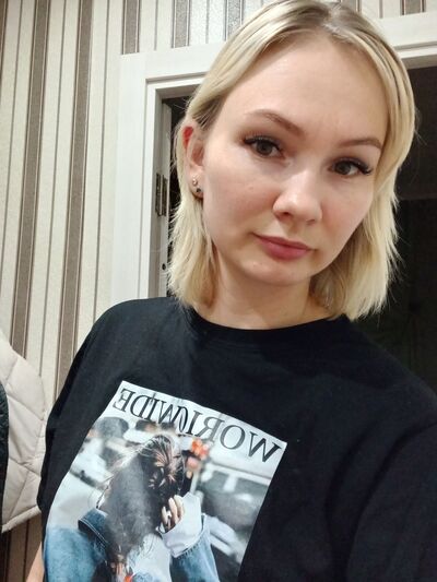  ,   Elena, 32 ,   