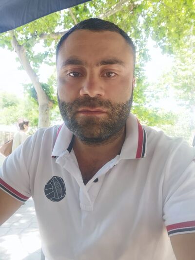 ,   Davit, 40 ,   ,   