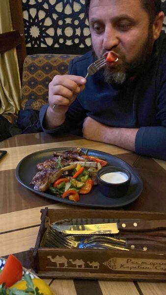  ,   Marat, 42 ,   ,   