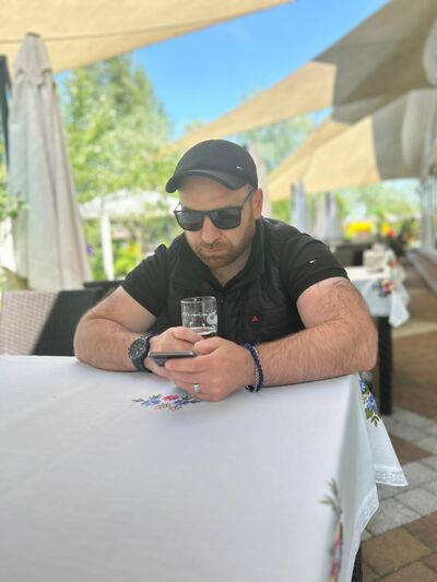  ,   Nik, 33 ,   ,   