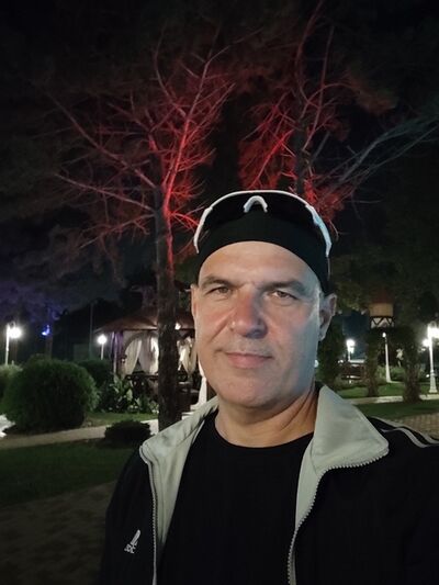  ,   Maikl, 54 ,   