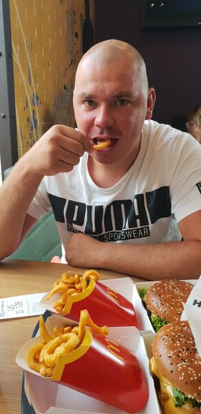  Schleiz,   Patryk, 37 ,   ,   