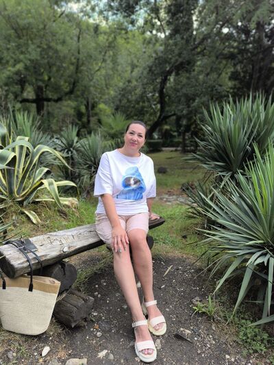  ,   Elena, 44 ,   ,   , c , 