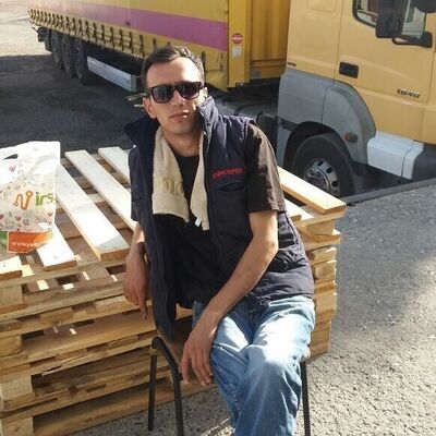  ,   MakoN, 32 ,  