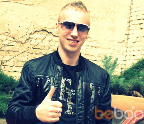  ,   Artur, 32 ,   