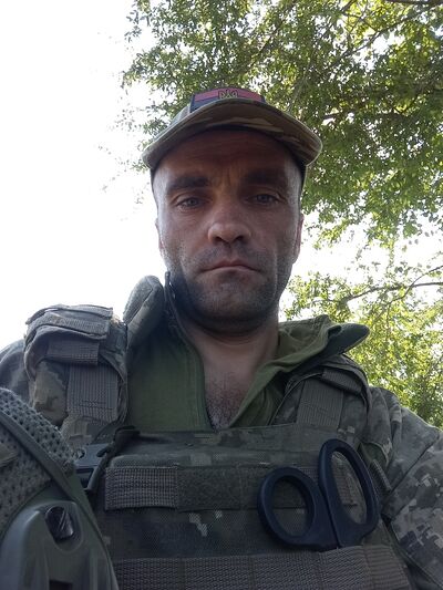  ,   Viktor, 40 ,   ,   