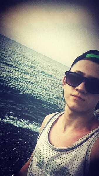  ,   Viktor, 27 ,   ,   