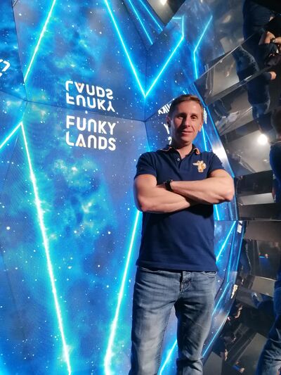  ,   Denis, 39 ,   ,   , c 